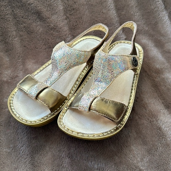 ALEGRIA Kendra- 680 Gold Sandal Sz 35 US(5-5.5) - Picture 1 of 16